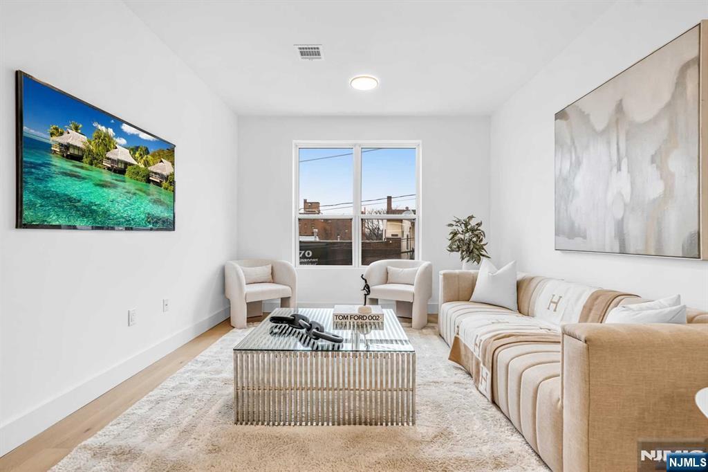 649 38th Street 412 - Photo 4