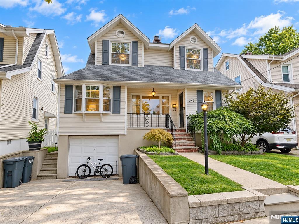 242 Summit Avenue - Photo 2