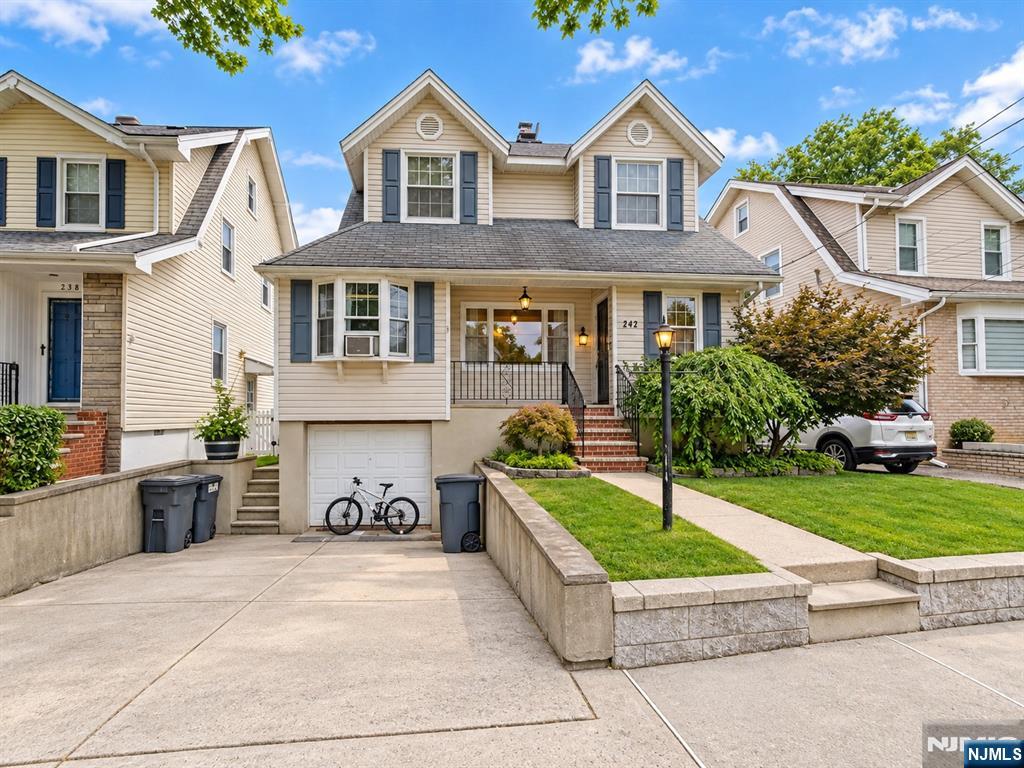 242 Summit Avenue - Photo 3