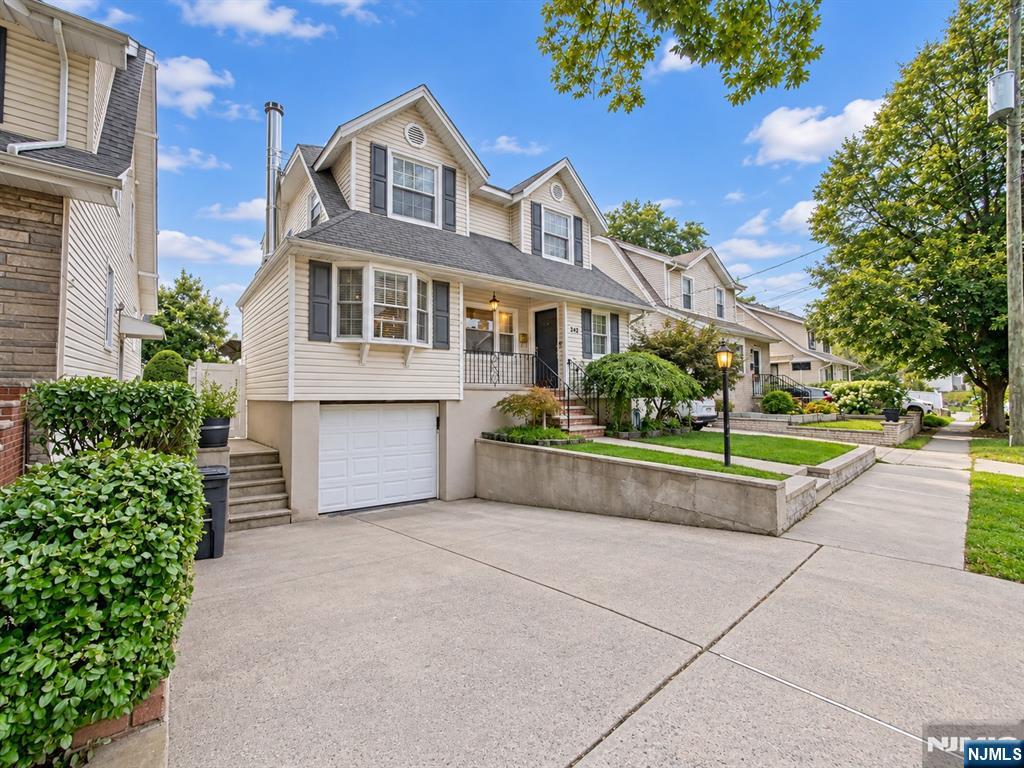 242 Summit Avenue - Photo 4