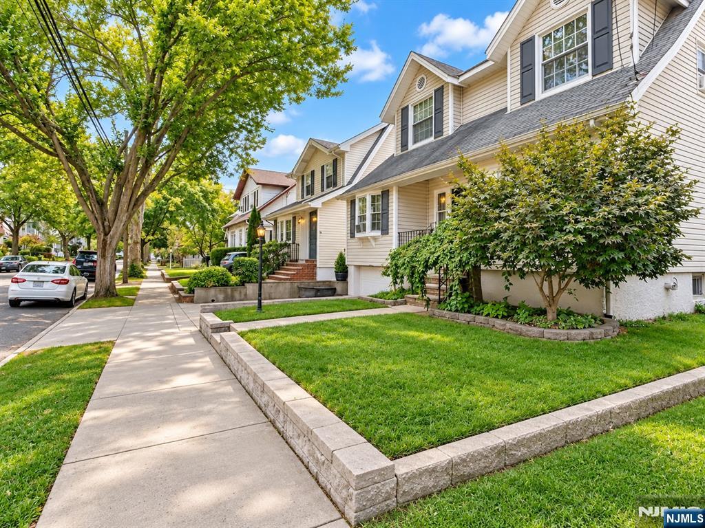 242 Summit Avenue - Photo 5