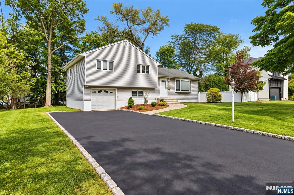 63 Susan Drive - Photo 2
