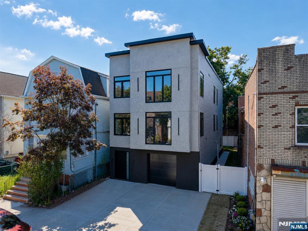 393 Myrtle Avenue - Photo 1