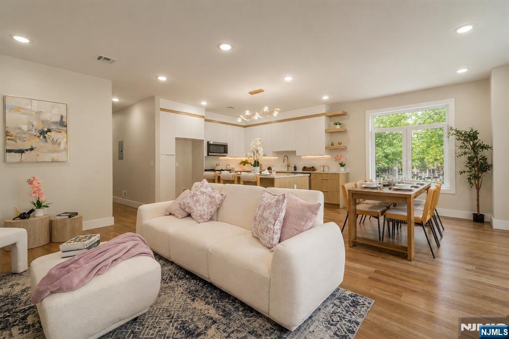 393 Myrtle Avenue - Photo 3