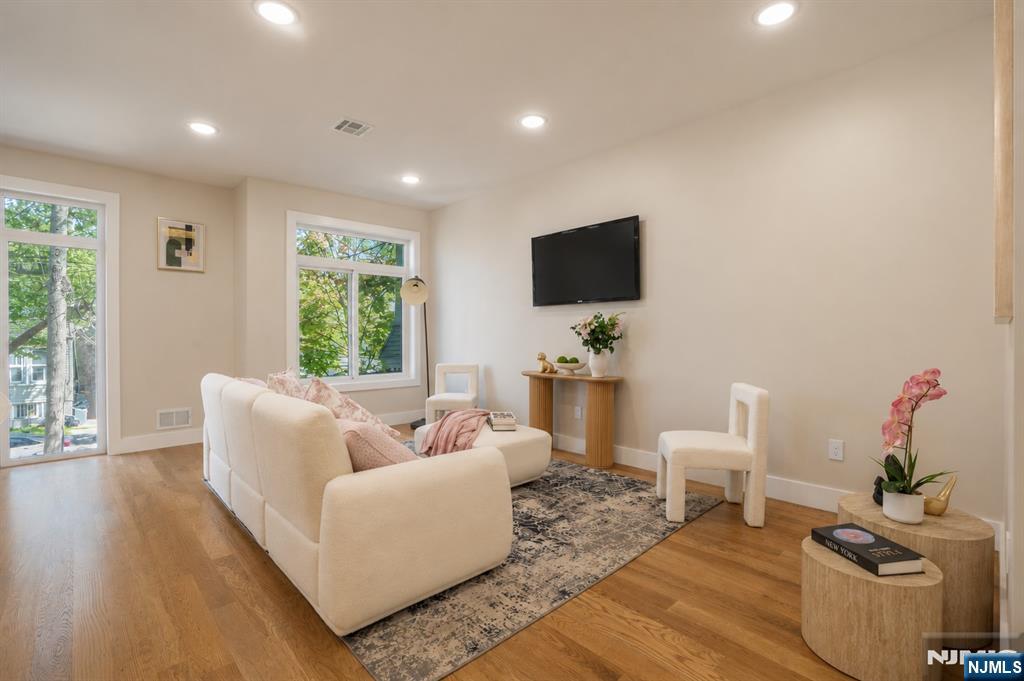 393 Myrtle Avenue - Photo 4