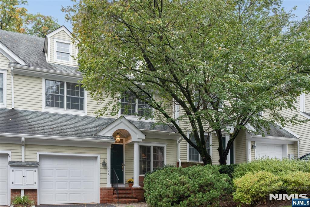 305 Huntington Court - Photo 1