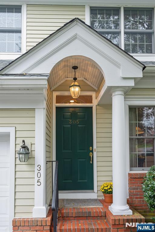 305 Huntington Court - Photo 3