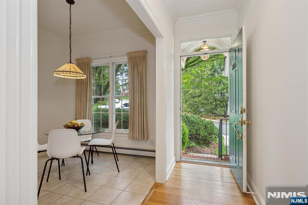 305 Huntington Court - Photo 4