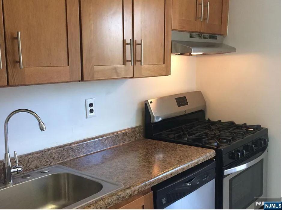 2205 N Central 3F - Photo 1