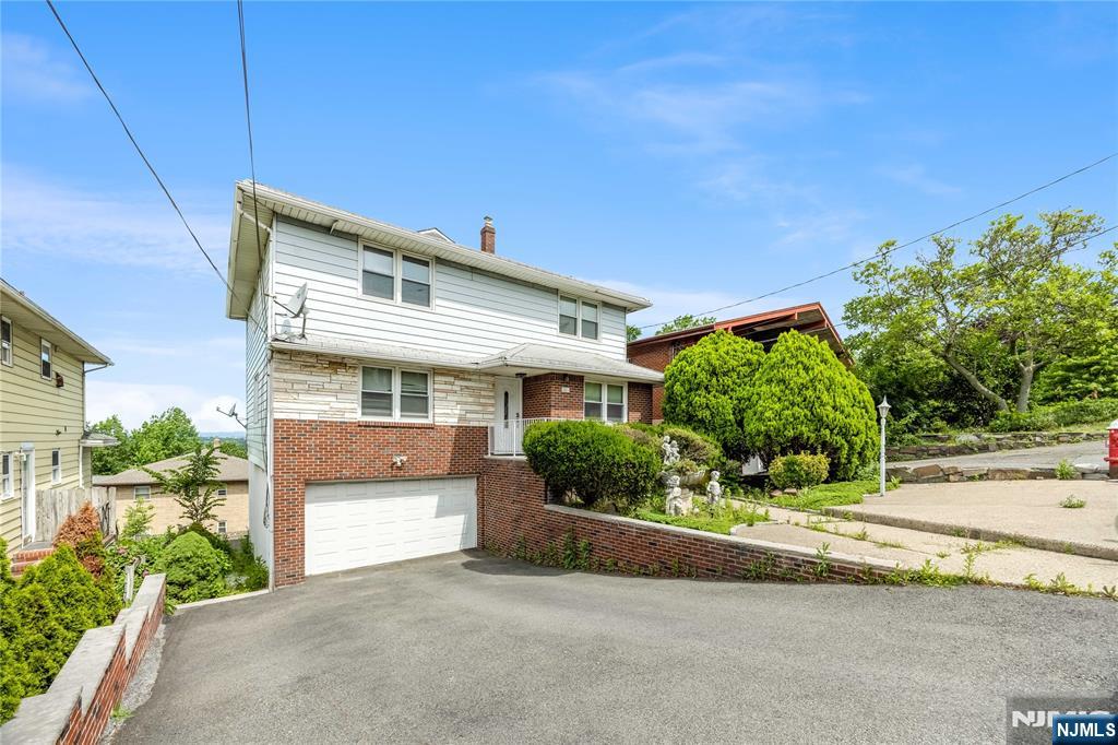 261 10th Street - Photo 1