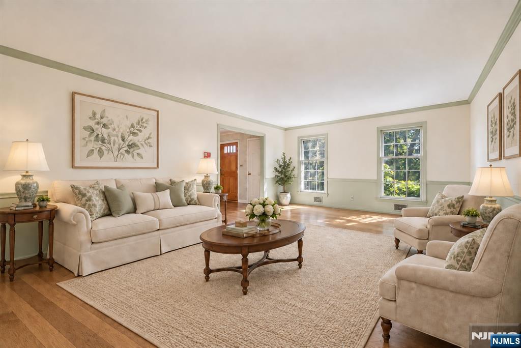 Photo 4 of Single family home for sale at 1 Ellyn Ct, Morris Township, NJ 07960 | MLS# 26036151 | Listing updated on 2026-10-04