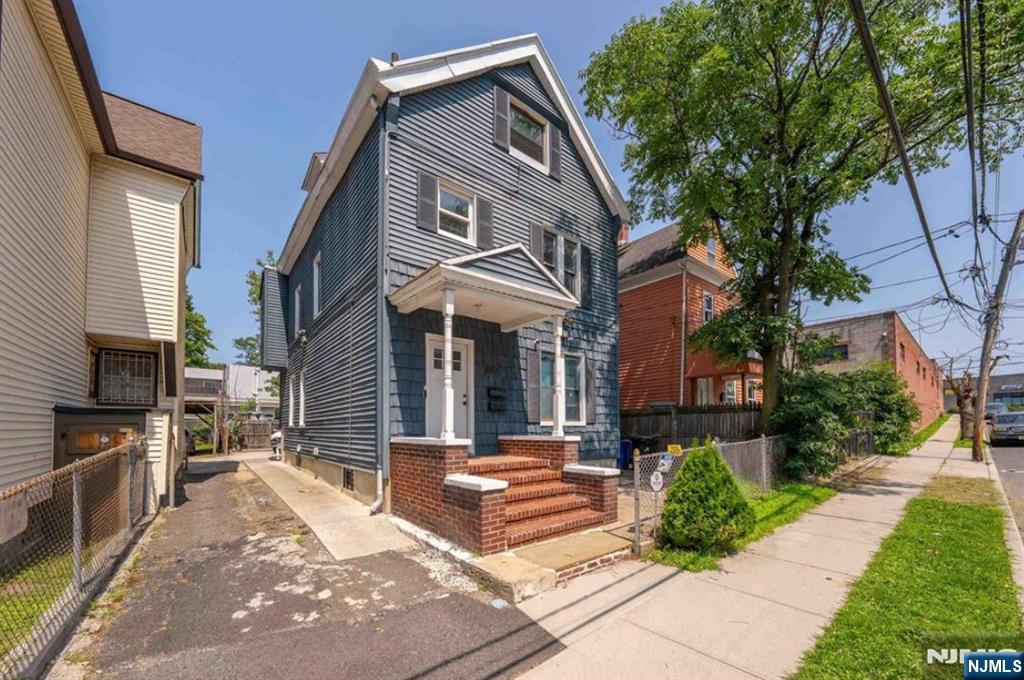 485 Cary Street - Photo 2