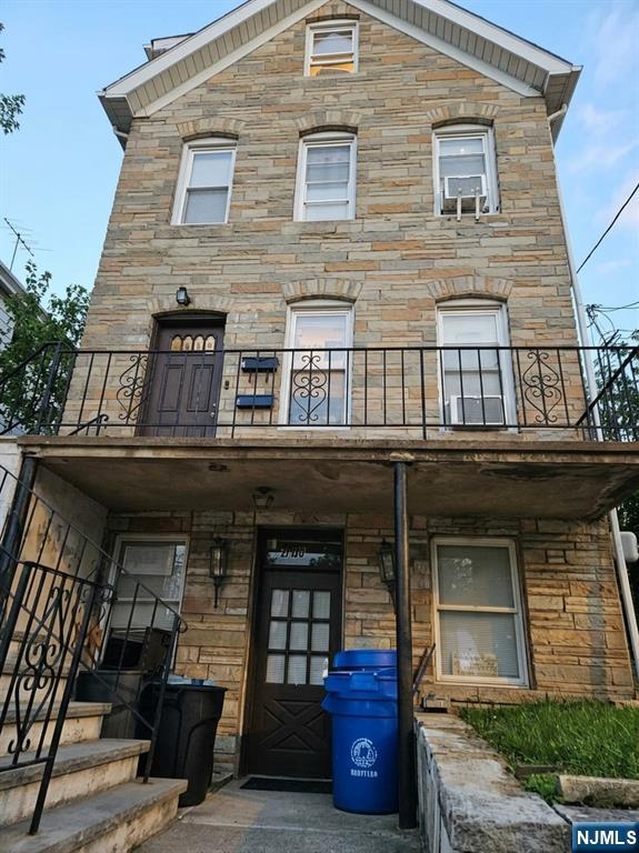 435 Washington Street 2nd floor - Photo 1