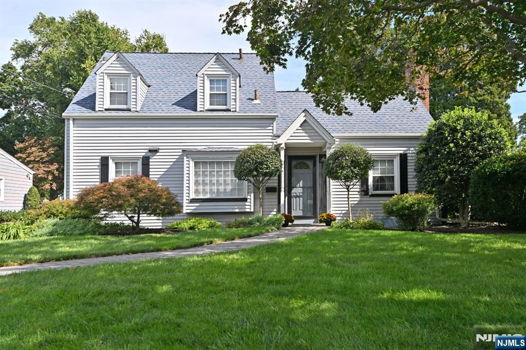 137 E Magnolia Avenue - Photo 1