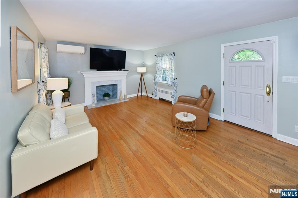 137 E Magnolia Avenue - Photo 2