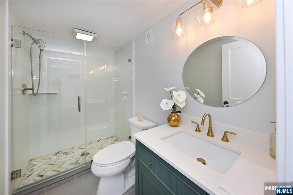 137 E Magnolia Avenue - Photo 5