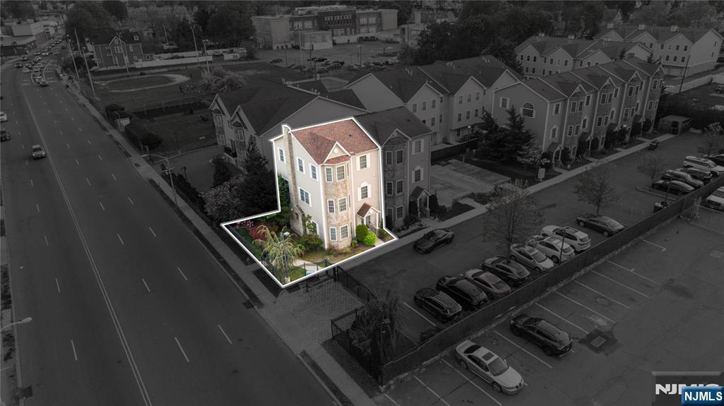103 S Grove Street - Photo 2