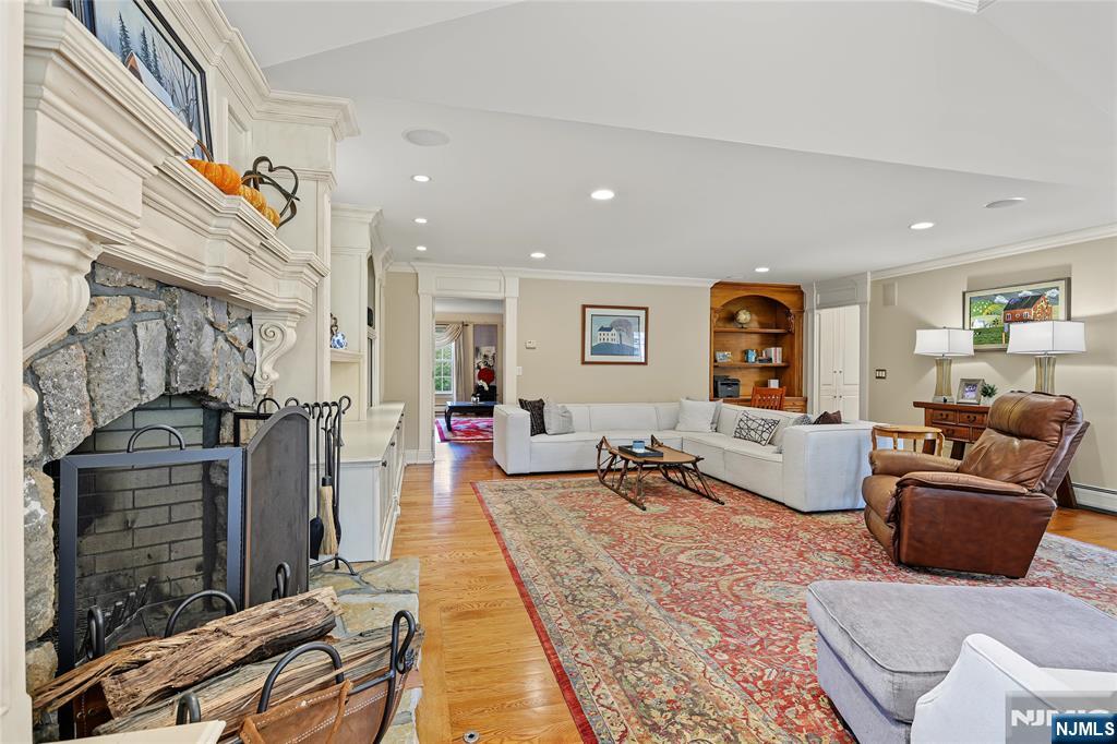 359 Lakeview Drive — photo 8
