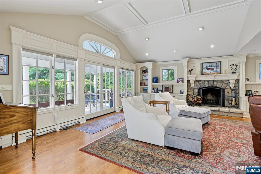 359 Lakeview Drive — photo 9