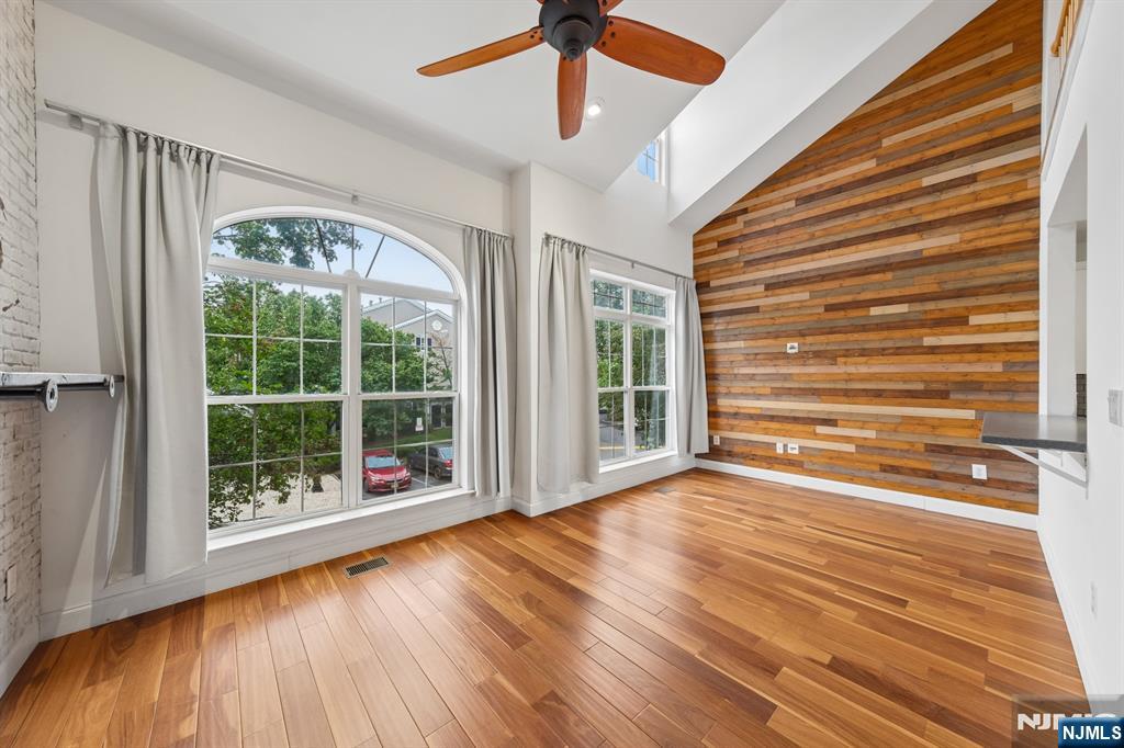 135 Riverwalk Way - Photo 3