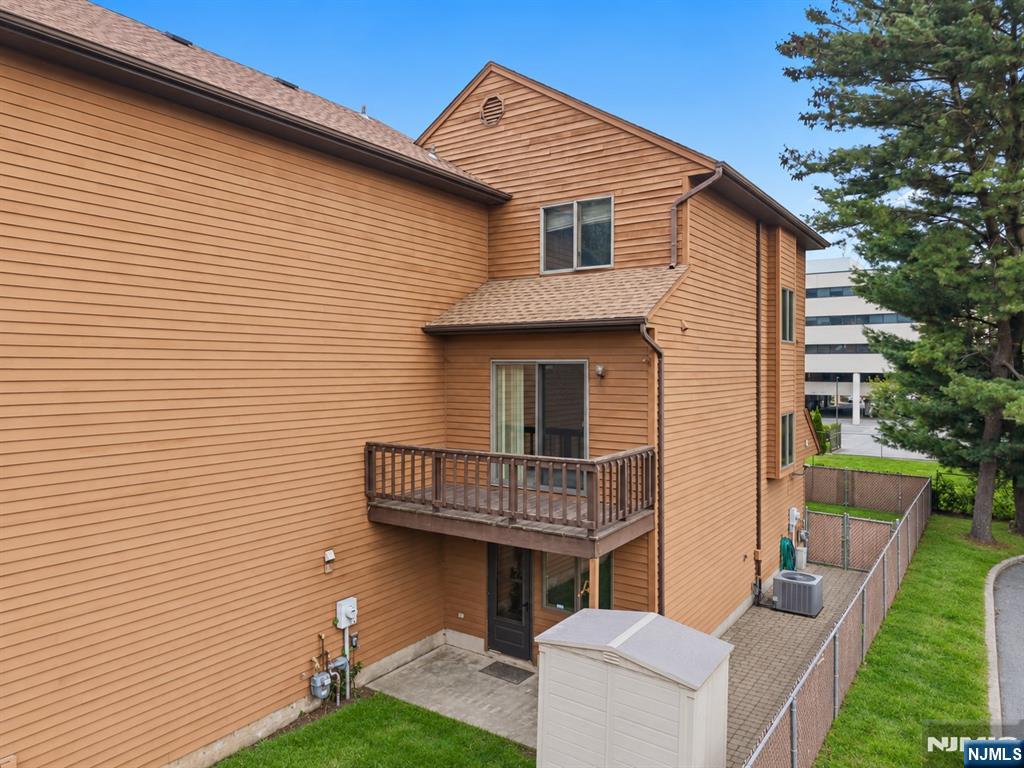 140 Allwood Road E - Photo 4