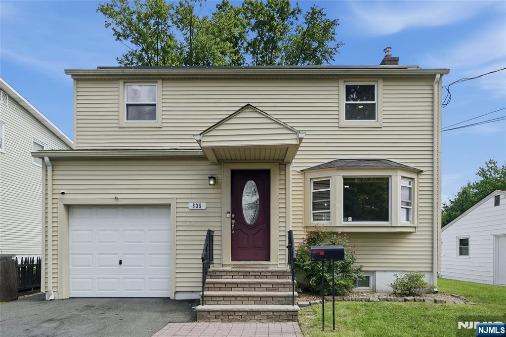 635 Robinson Terrace - Photo 1