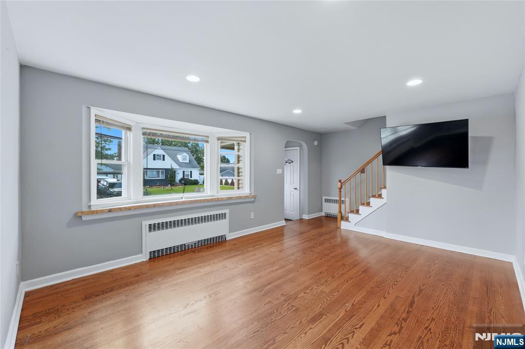 635 Robinson Terrace - Photo 2