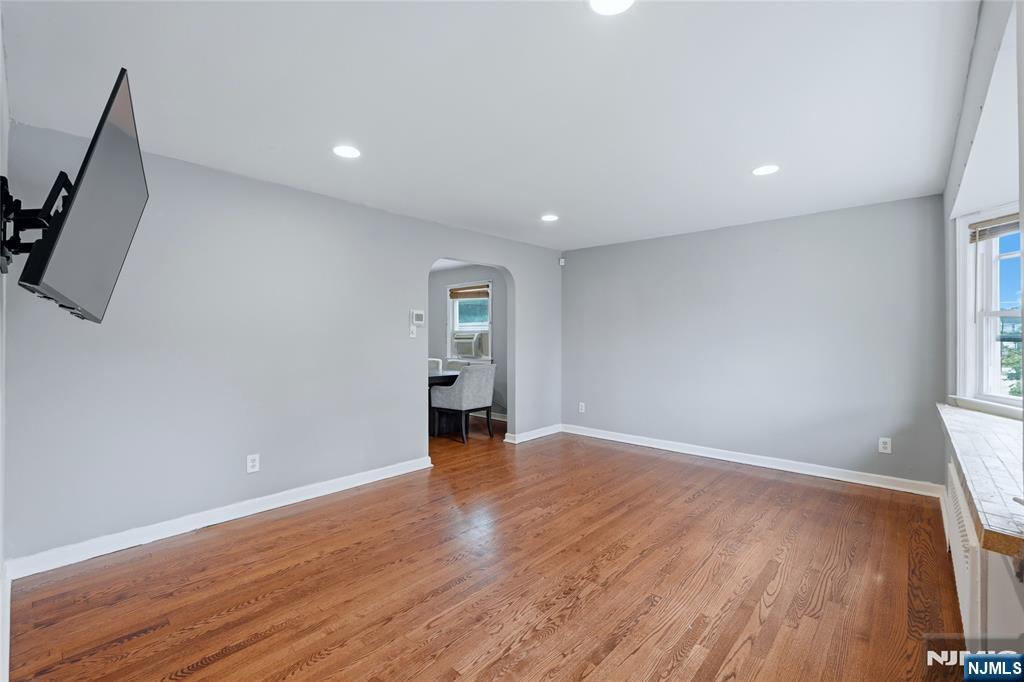 635 Robinson Terrace - Photo 3