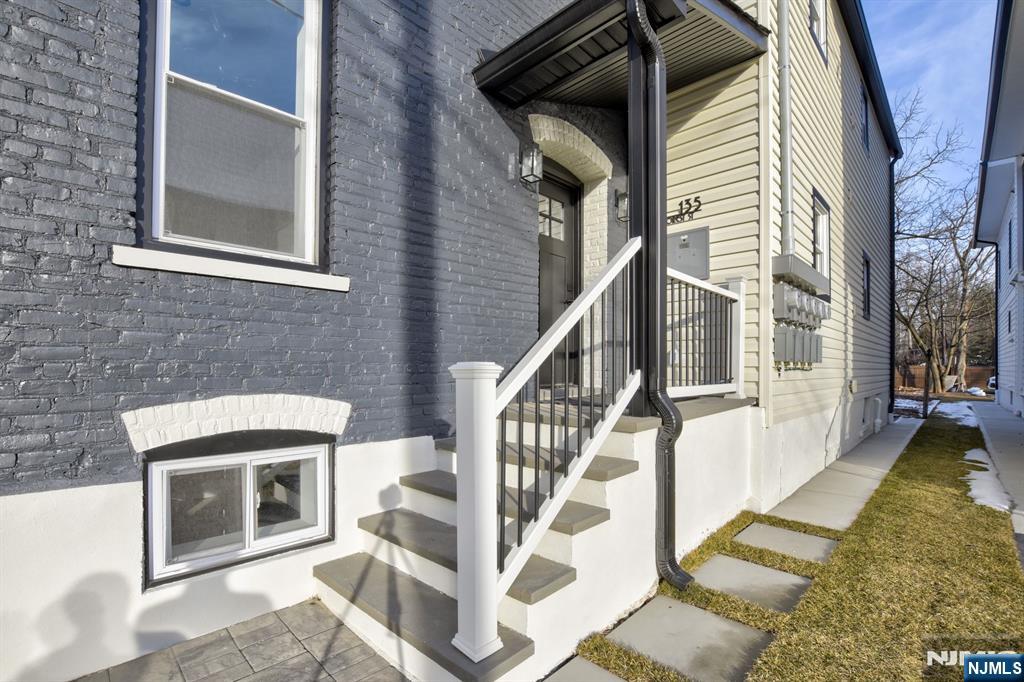 135 Forest Street 2R - Photo 3