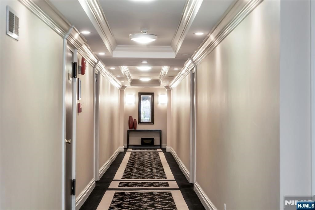 1375 River Road 1M - Photo 2