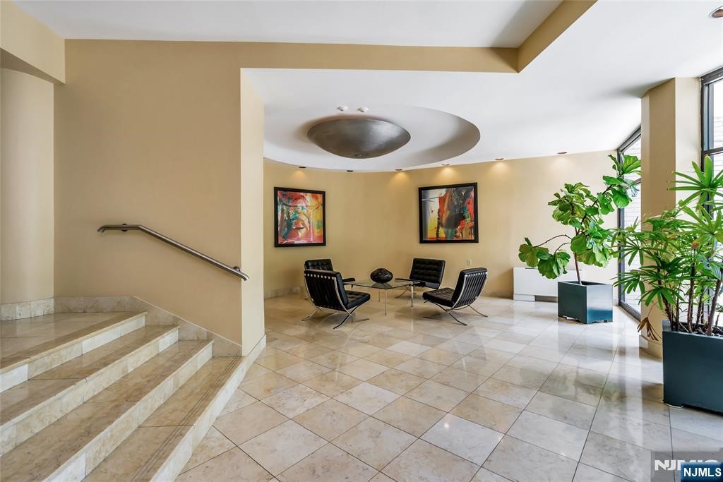 1375 River Road 1M - Photo 3