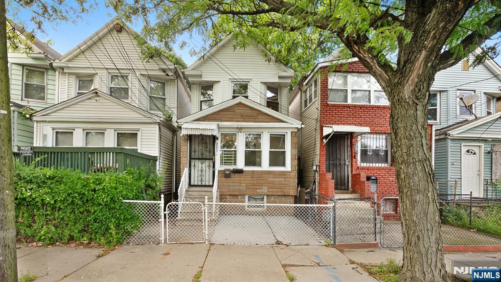265 18th Street - Photo 1