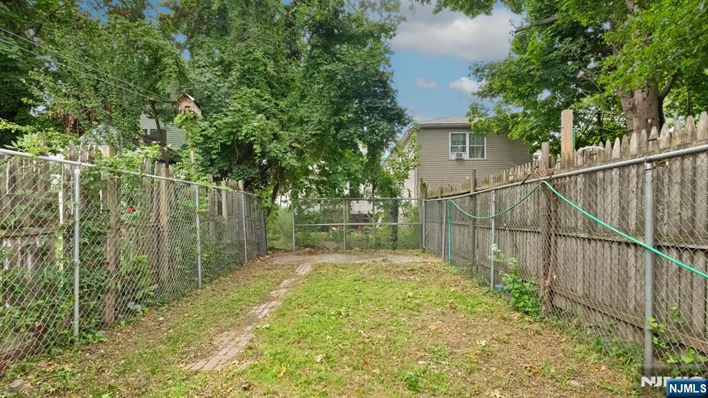 265 18th Street - Photo 3