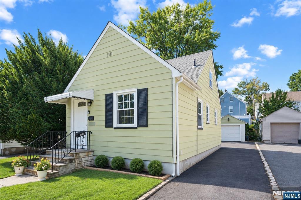 106 Summit Avenue - Photo 1