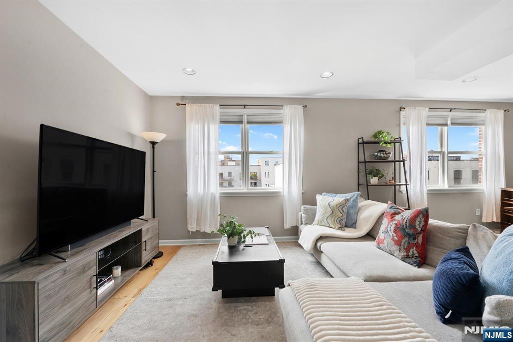 225 Clinton Street 4 - Photo 2
