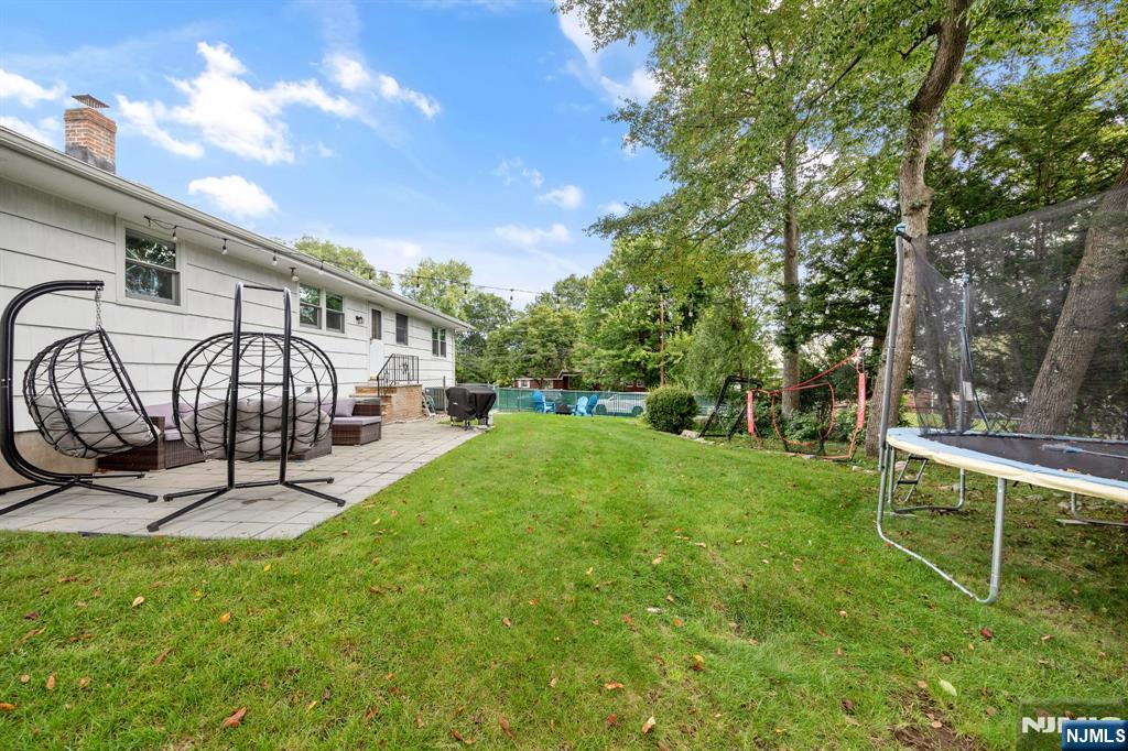 811 Manhattan Avenue - Photo 5