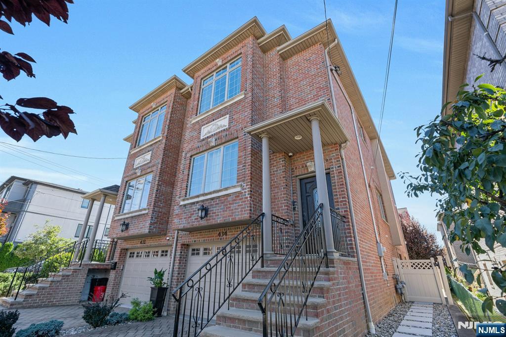 434 Nelson Avenue - Photo 2