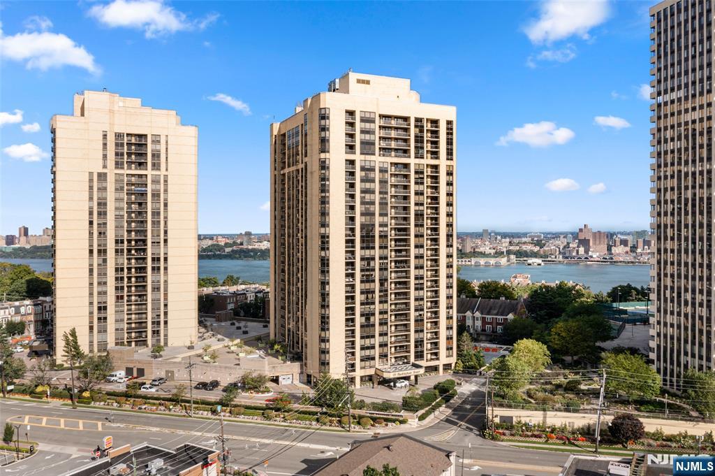 Photo 1 of Condo for sale at 800 Palisade Ave #24 E, Fort Lee, NJ 07024 | MLS# 26036302 | Listing updated on 2026-10-01