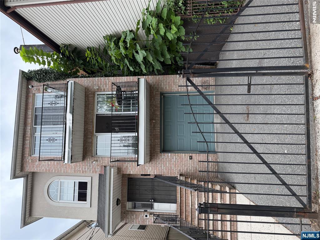 389 21st Street - Photo 1