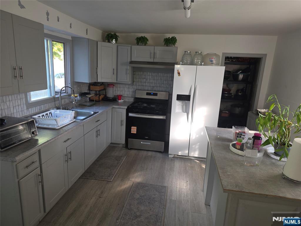 630 Valley Street - Photo 3