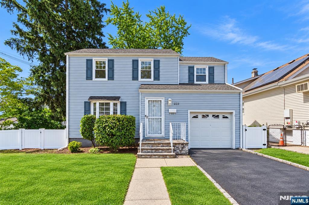 223 Baldwin Street - Photo 1