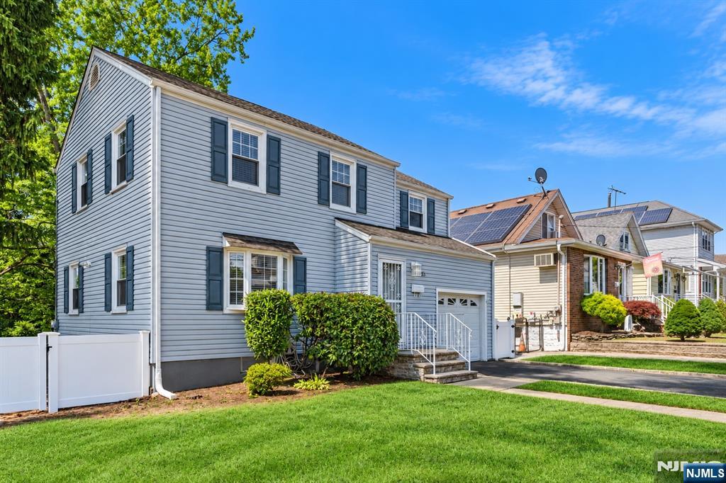 223 Baldwin Street - Photo 2