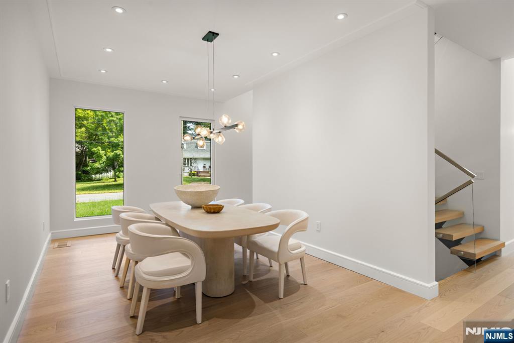 648 Falmouth Avenue - Photo 4