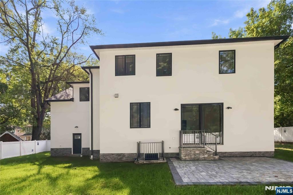 35 Harvey Street — photo 43