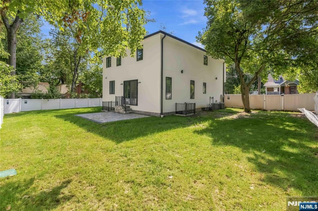 35 Harvey Street — photo 44