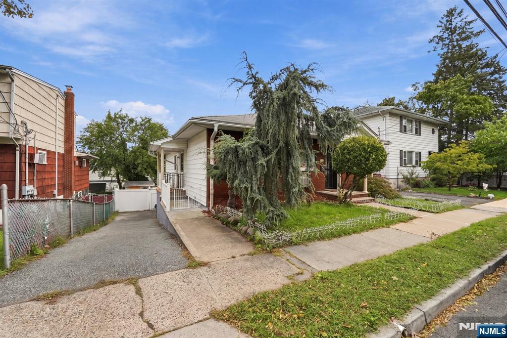 352 Farnham Avenue - Photo 2