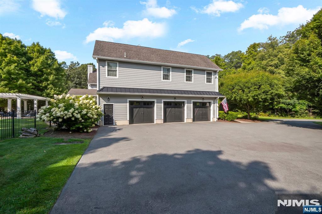 21 Reagan Way