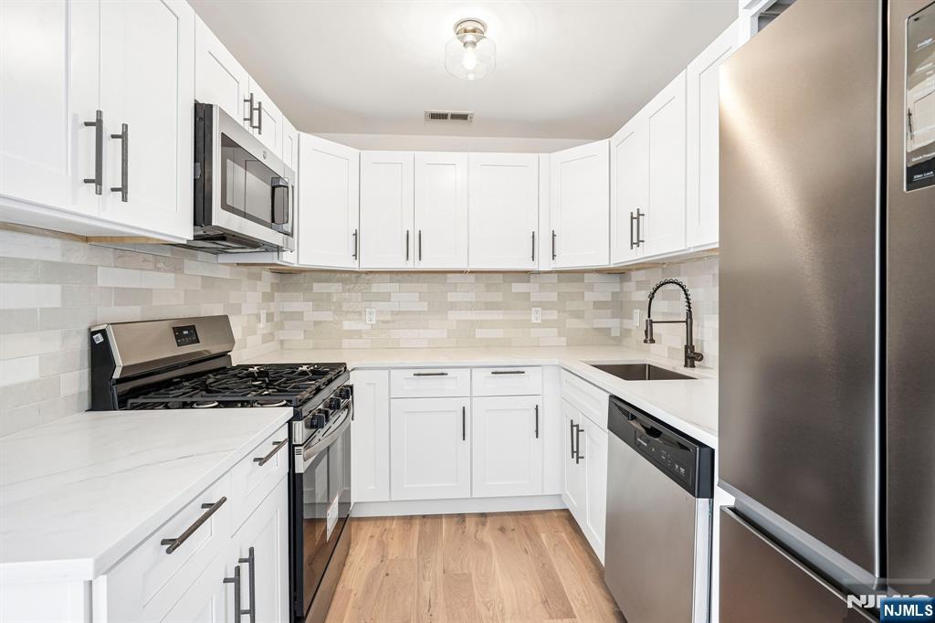 300 Schuyler Avenue 16