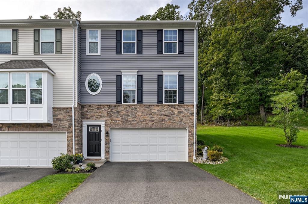 4 Woodland Way 2 - Photo 1