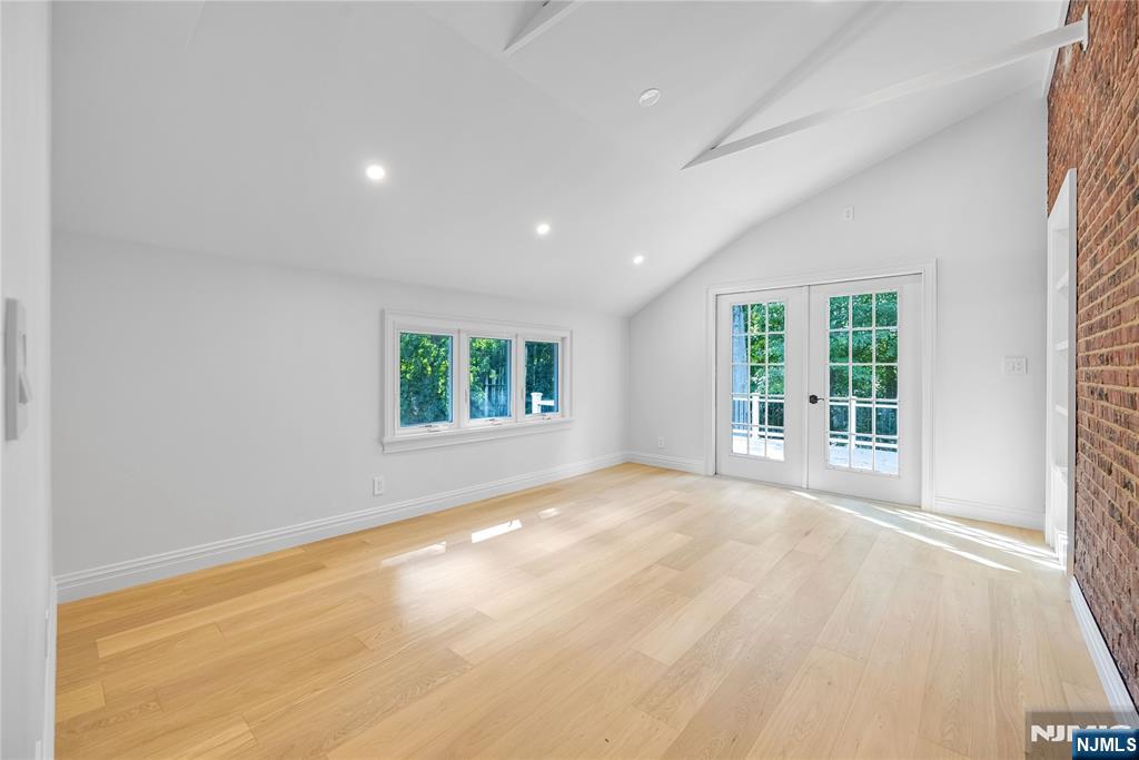390 Harland Avenue — photo 30